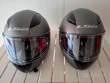 Coppia caschi Ls2 taglia S +M pari al nuovo