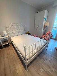 Letto ikea leirvik in ferro com doghe e materasso
