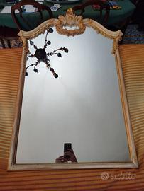 specchiera antica decorata 
