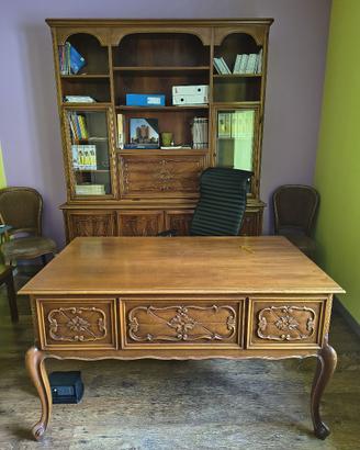 Scrivania in legno per ufficio