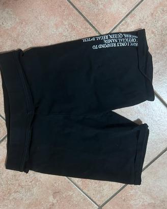 Pantaloncini ciclisti neri con scritta laterale