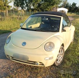 Wolkvagen New Beetle Cabrio Giallo