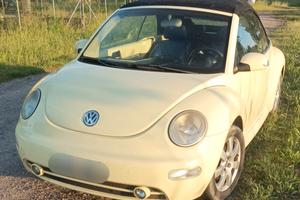 Wolkvagen New Beetle Cabrio Giallo