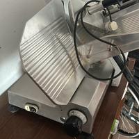 Affettatrice professionale a norma