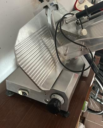 Affettatrice professionale a norma