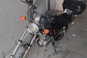 Moto 250cc Suzuki GN