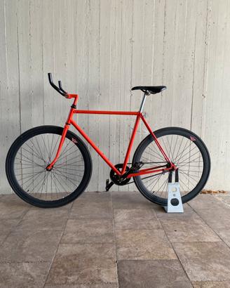 Bici scatto fisso con freno a contropedale