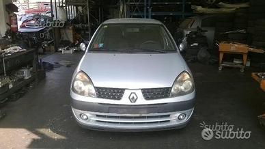 Ricambi Renault Clio 2001 3 e 5 porte colori vari