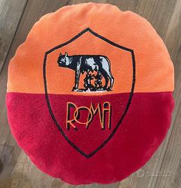 Cuscino della roma con logo frontale della lupa
