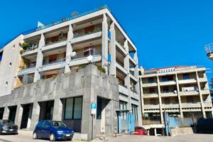 Centralissimo luminoso attico