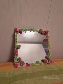 Piccolo specchio da parete decorato