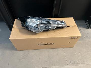 Faro anteriore destro Toyota Corolla 8111002S60