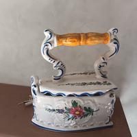 Ferro da stiro in porcellana 