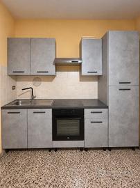 Cucina completa di elettrodomestici 