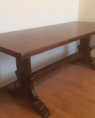Tavolo in legno massiccio