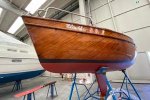 Barca in legno di mogano e motore