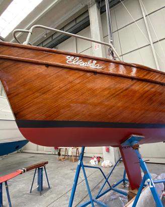 Barca in legno di mogano e motore