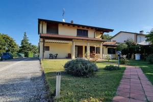 Villa di 310 m² con più di 5 locali e box auto dop
