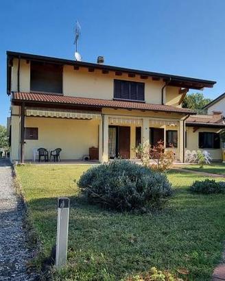 Villa di 310 m² con più di 5 locali e box auto dop