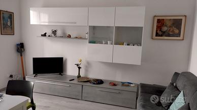 Mobile moderno per soggiorno.