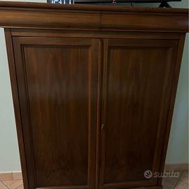 Mobile in legno massello con ripiani