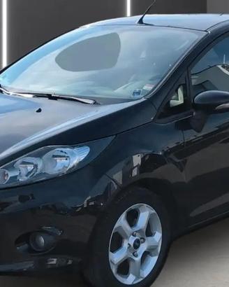 Ford fiesta Titanium  benzina GPL