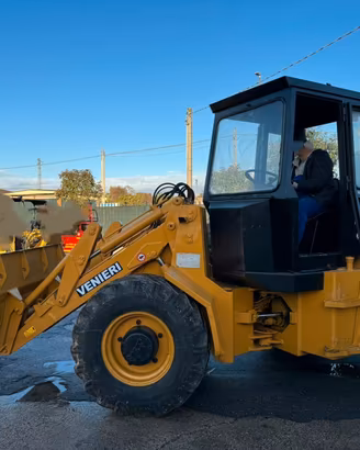 P133 Pala gommata Venieri con lama da neve