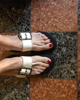 Fiorentini e Baker infradito in pelle bianche
