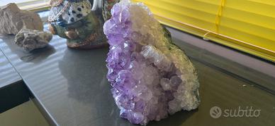 Ametista naturale – cristalli viola molto brillant