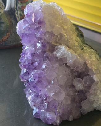 Ametista naturale – cristalli viola molto brillant