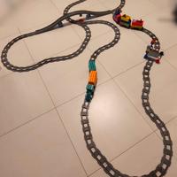 Treno lego con binari e pezzi speciali