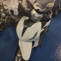 Piaggio Beverly 300 hpe led