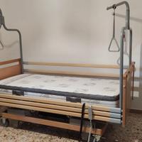Letto elettrico ospedaliero per disabili