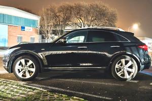 Suv sportivo 4x4 automatico 6 cilindri 