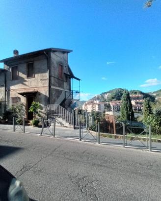 2 LOCALI A OLEVANO ROMANO