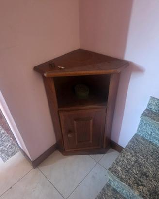 mobiletto angolare e altto mobiletto