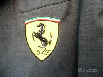 abito uomo pilota Ferrari 