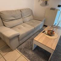 Divano grigio chiaro + tavolino soggiorno