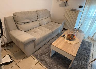 Divano grigio chiaro + tavolino soggiorno