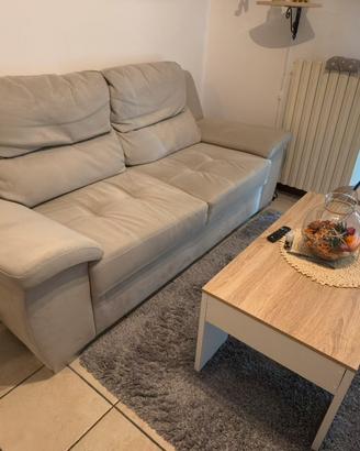 Divano grigio chiaro + tavolino soggiorno