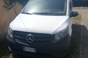 Mercedes Vito euro 6 con  9 posti 