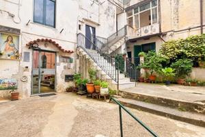 3 LOCALI A VIETRI SUL MARE