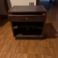 Comodino in legno