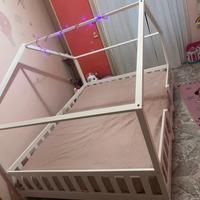 Letto a forma di casetta