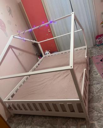 Letto a forma di casetta