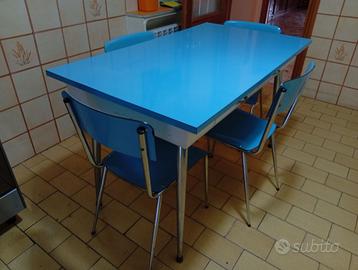 TAVOLO VINTAGE CON SEDIE