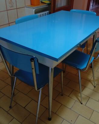 TAVOLO VINTAGE CON SEDIE