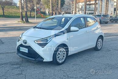 TOYOTA Aygo Connect 1.0 VVT-i 72 CV 5 porte x-play
