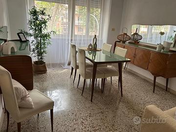 Salotto vintage anni 50 tavolo e credenze