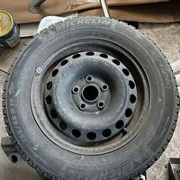 4 cerchi con gomme Michelin seminuove